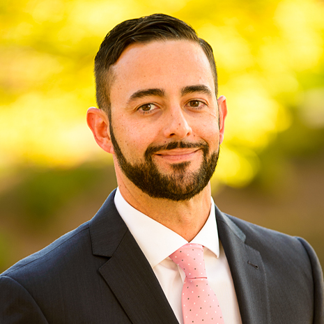 Headshot of Professional MBA student Nicholas Fernandez